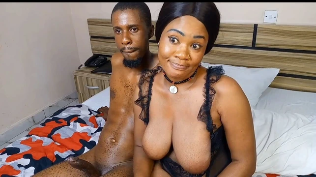 Güzel büyük memeli orta yaşlı seksi kadın sikişecek