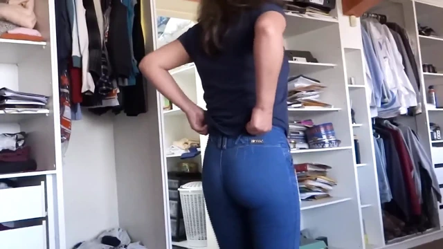 Karım sikişmeden önce ilk kez en iyi arkadaşımın önünde gösteriş yapıyor