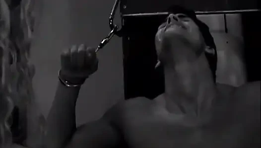 Büyük memeli sarışın amcık ofiste amcık yalıyor... ağzına boşalma