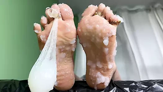 Alfa şimdi oğlan için ayak tabanlarımı yapıştırdı