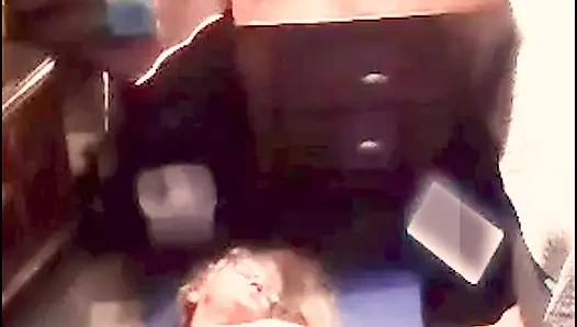 Ateşli iri güzel kadın her gün sabah çıplak yoga yapıyor!
