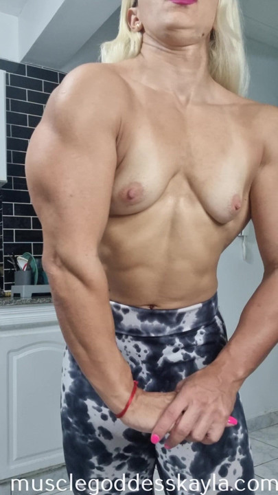 Atletik latin orta yaşlı seksi kadını bulmak oldukça zor