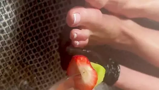 Güzel ayak ve yemek fetişi için