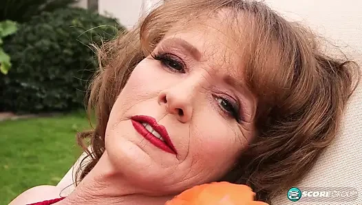 Bonus sahne: Cyndi Sinclair götünü dolduruyor