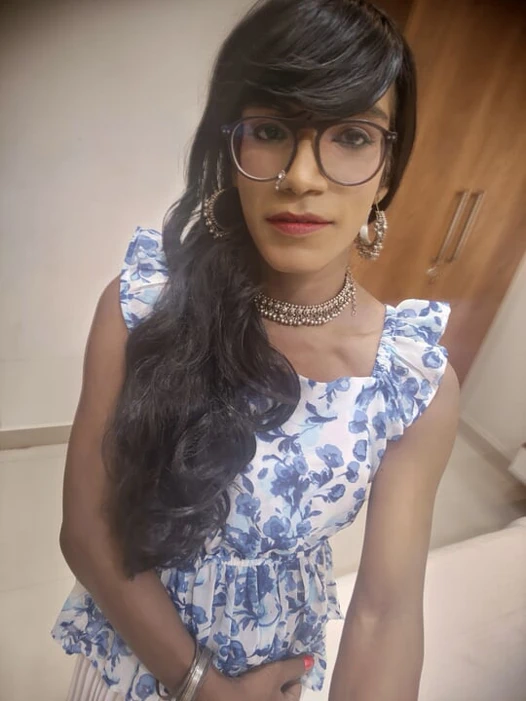 Hintli transeksüel sakso çekiyor