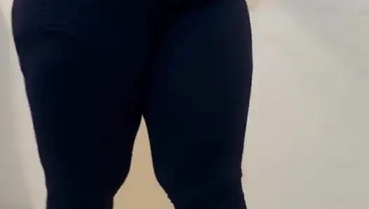 Sfw vlog: büyük götlü iri güzel kadın büyük memeli Müslüman kız anippe sabah yönlendirmesini gösteriyor!