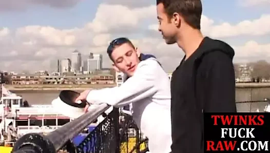 Cocksucked twink kenarlı önce barebacking alt içinde kovboy