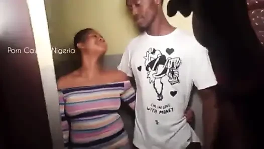 Neden böyle seksi bir komşumla dayanayım ki?