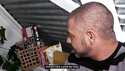 Hollandalı porno: adam sikişiyor, kadın cips yiyor! Sexybuurvrouw