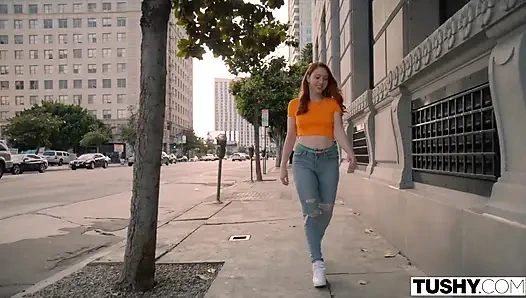 Tushy Thicc üniversite öğrencisi öğretmeni tarafından genişletilene kadar durmayacak