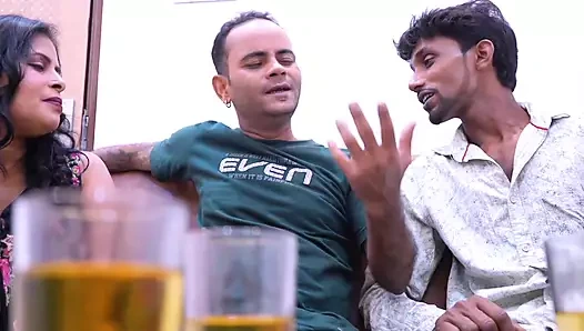 Kız arkadaş ve erkek arkadaş arkadaşlarıyla...