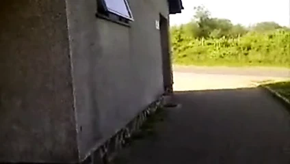 Loira mama no banheiro Glory Holle