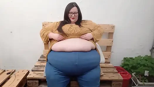 Ssbbw gizli bahçe göbek ve meme oyunu