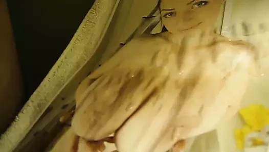 Cum on pic - busty merilyn sakova - merilyn'in göğüslerini boyamak!