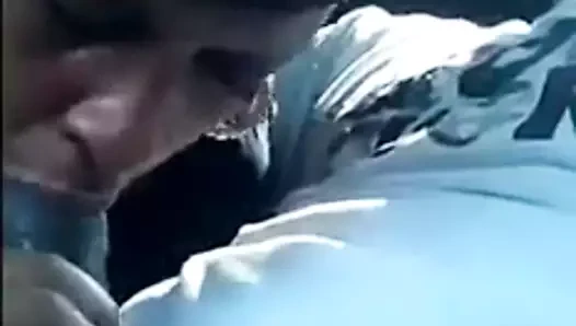 Kapüşonlu kadın 4