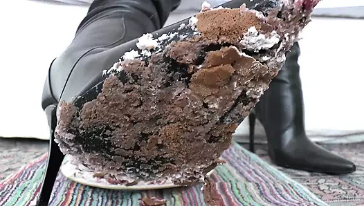 Sigara içen sahibe ve çizme tabanlarından lezzetli tatlı, bakış açısı klibi, Lady Victoria Valente