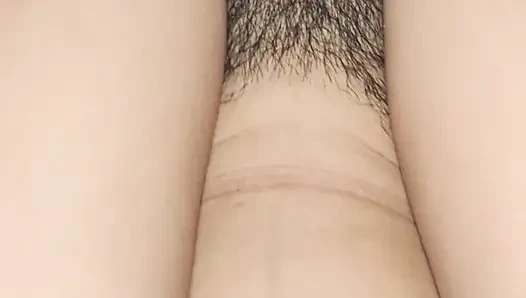 Genç üvey kız kardeş her zaman flört ediyor