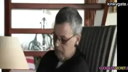 Aldatılanların sırları - kadın kılıklı kadın karısını üçlü grup sekste izliyor