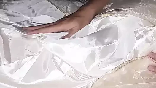Beyaz nedime elbisesi mastürbasyonu