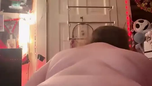 İri güzel sürtük soyunuyor