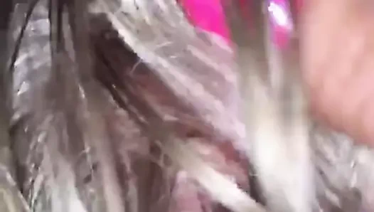 Meslektaşım travestinin kuyruğuna işiyor ve ben onu yalayabilirim