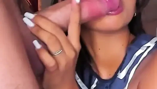 Aile yemeğinden sonra oral seks (yanlış gidiyor)