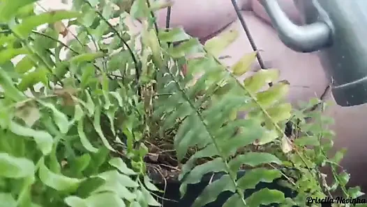 Мачеха делает видео для друга пасынок, обучающего садоводство, часть 01