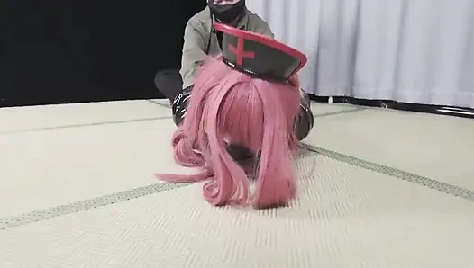 Xr43-vibratörlü ve esaretli bir kızı azdırıyor