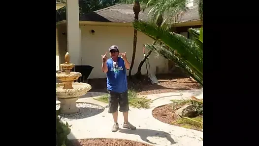 Neredeyse elektrikli testere katliamı - parodi korku filmi, çıplaklık yok