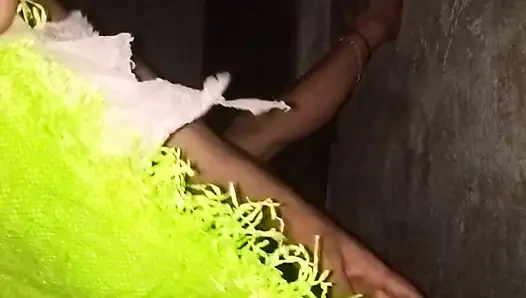 Bhabi ne baiya ke bal saf kiye fir chudai ki
