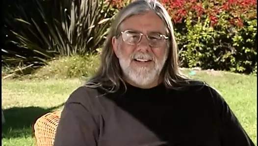 Olgun sarışın alır uzun horoz içinde ona sıcak ağız