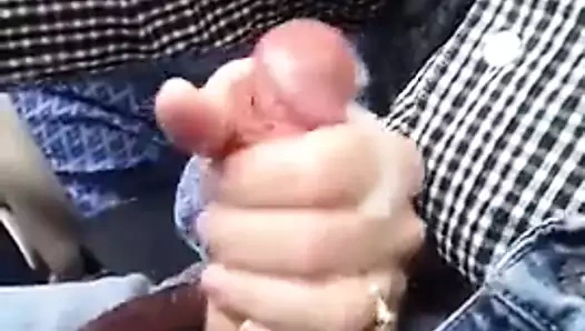 Araba sürerken handjob yapmak