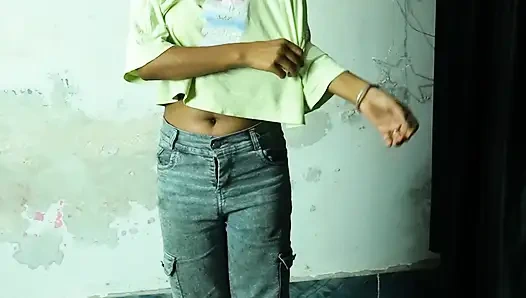 Sari sıkı amcıklı desi yenge Hintçe ses kaydında devar tarafından sert sikiliyor