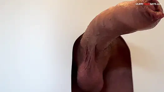 Evli heteroseksüel adam bir duvar deliğini deniyor - ve yarağı devralıyor