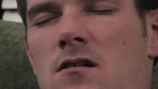 Amatör adam yarağını sıvazlarken çok edepsiz