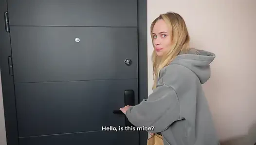 Teslimatımı yedi... Ben de ona sıkı pembe amcığını ödettim