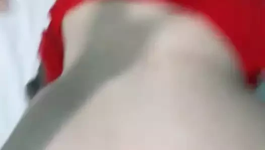 me cojo a mi esposa de perrito y me vengo en su cola