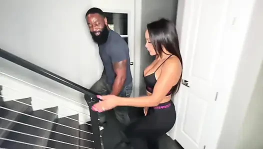 Seksi latin büyük zenci yarağıyla yaramaz bir masaj yapıyor