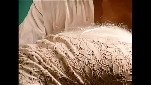 Güzel memeli şehvetli orta yaşlı seksi kadının yumuşak pornosu büyük yarakla sikiliyor ve ağzına boşalıyor