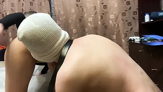 Üvey anne üvey oğlunu cezalandırıyor ve ona oral seks yapıyor
