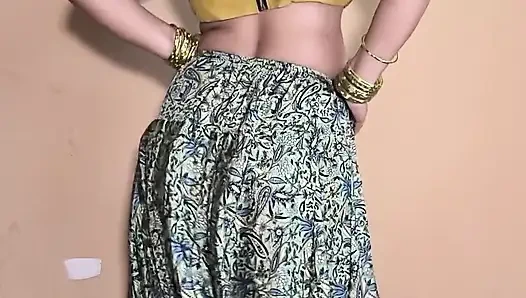 Amatör Hintli çift son derece ateşli dans sunuyor