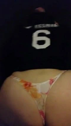 casada con playera de beisbol