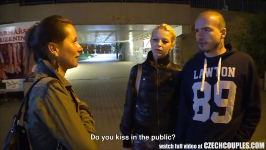 Güzel Çek çifti gf değişimi için para alır