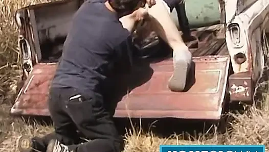 İnce hatun Cody açık havada kovboy kızda paslı büyük yaraktan zevk alıyor