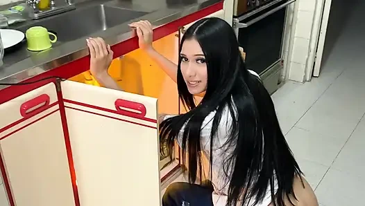 Çok Azgın Bir Latin Kızla Fetiş Eşik Tapınması