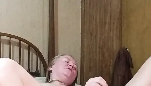 Azgın orta yaşlı seksi kadın telefonda