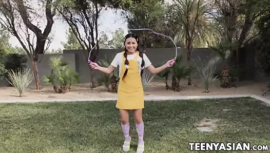 Asya genç elle voneva becerdin sert içinde doggystyle içinde üçlü