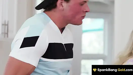 SPANKBANG GOLD - A mostohacsalád, amely együtt játszik, együtt marad - ingyenes használat