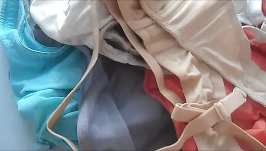 Cumshots için birçok sütyen (+ ağır çekim)