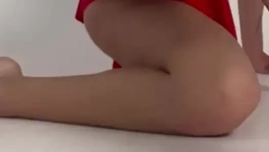 Bölüm 2 kırmızı etekli fkexible sıska kadınlar